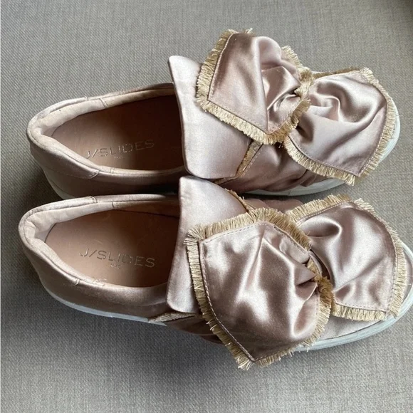 J/SLIDES NYL NWOT GOLD SATIN BOW PLATFORM SNEAKERS Sz 7.5 - Picture 2 of 6